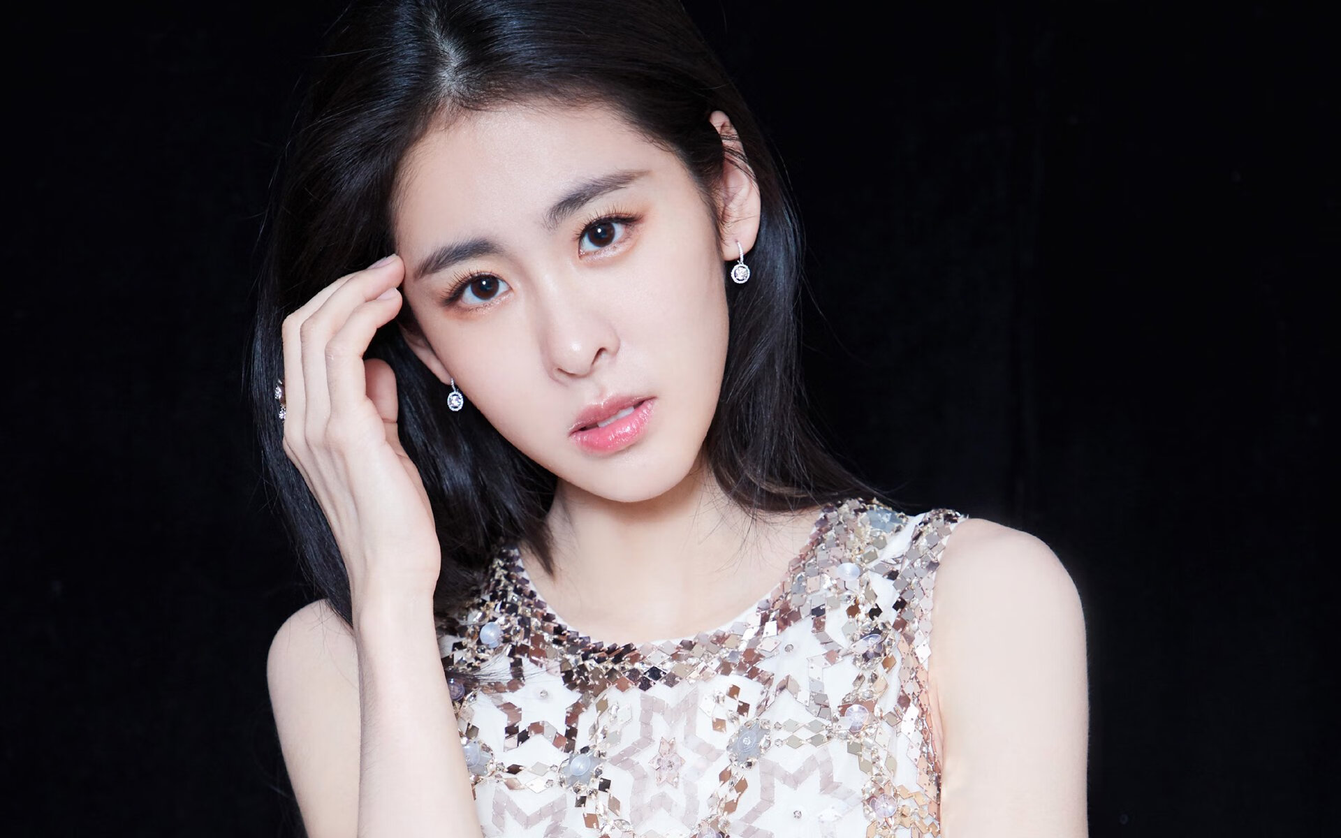 吉尔吉斯斯坦仰泳选手实力提升显著，吉尔吉斯斯坦帅哥